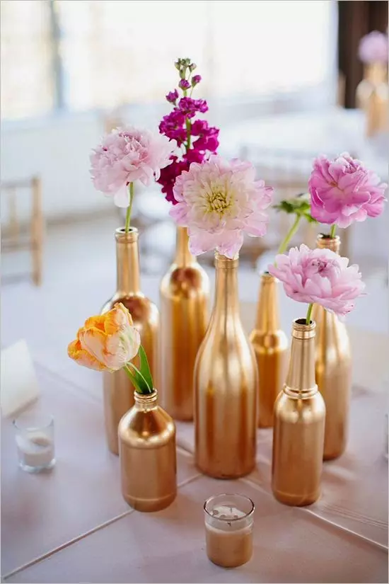 9 Centros de mesa para boda económicos con botellas