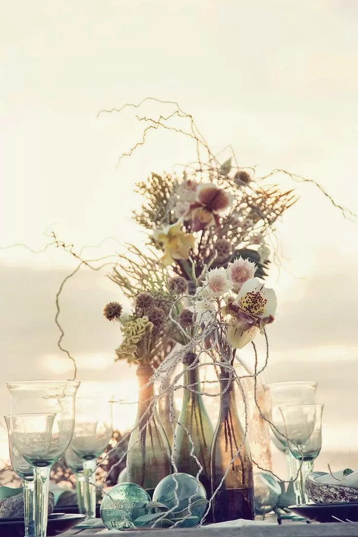9 Centros de mesa para boda económicos con botellas