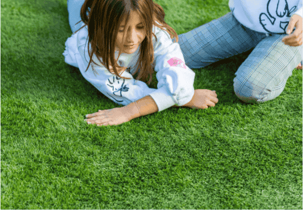 Para jardines, ¿césped artificial o natural?