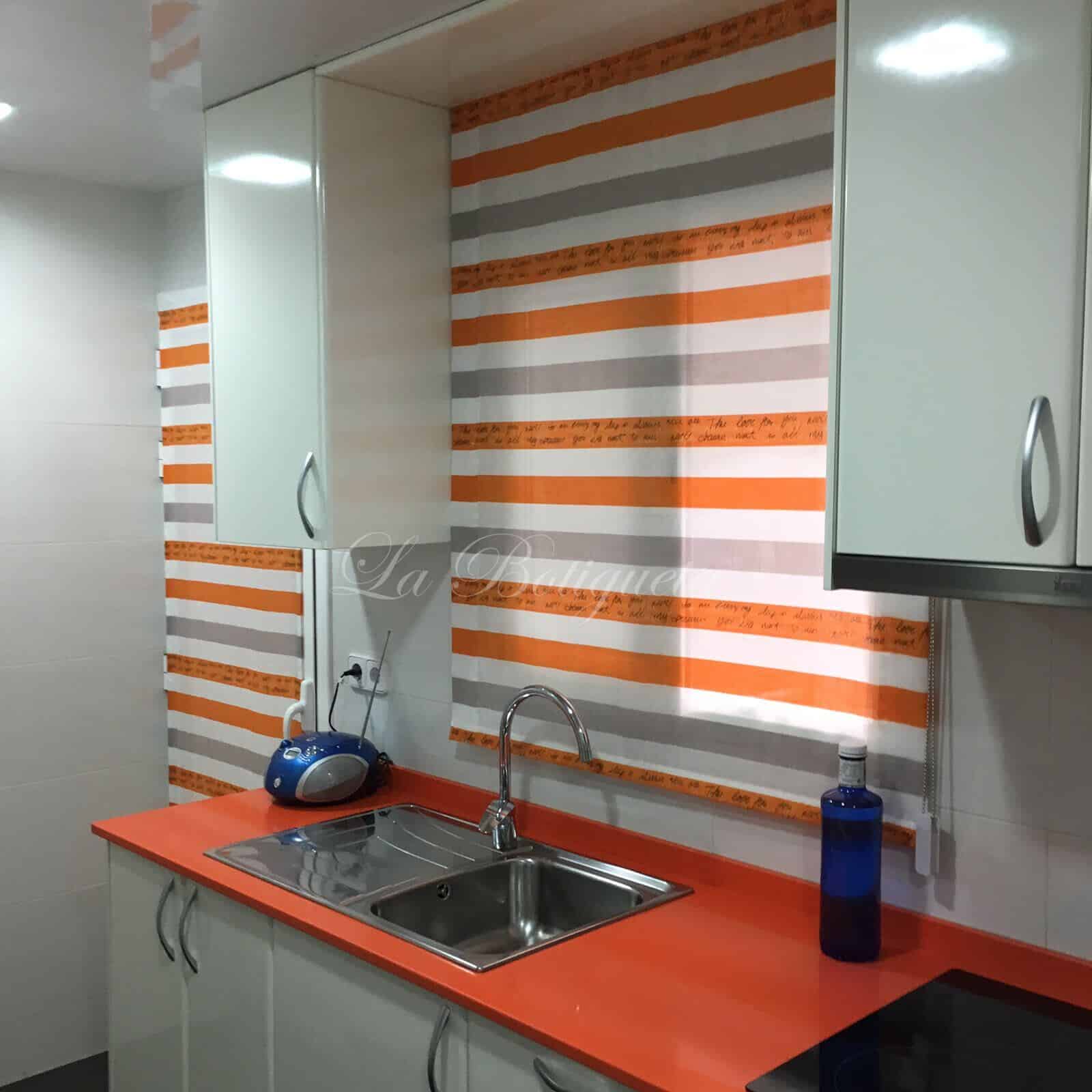 ¿Por qué decorar la cocina con cortinas?