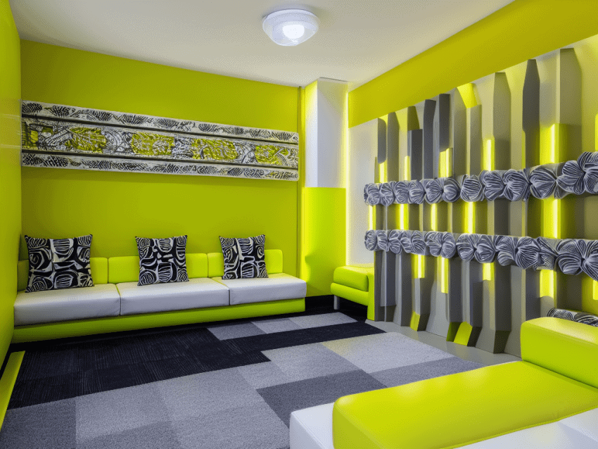 Colores que combinan con verde lima: tendencias de decoración en España