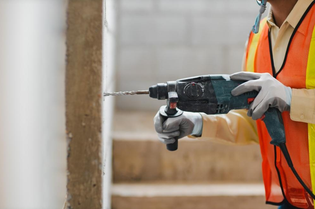 La herramienta clave para perforar concreto: qué es un rotomartillo