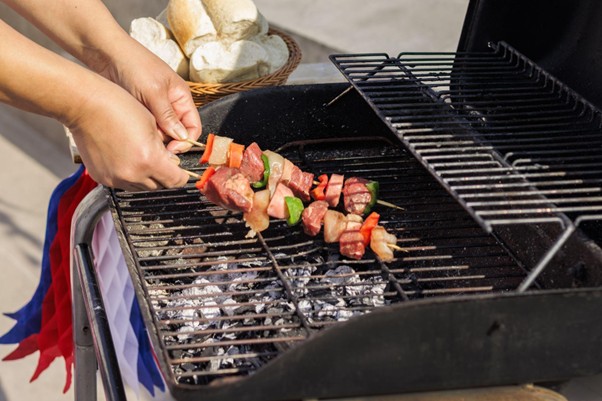 Cómo usar una parrilla a carbón: guía completa paso a paso
